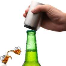 Taça de vinho imitando vidro, enfeites de resina para decoração de festas.