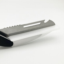 Tijeras de cocina eficientes, tijeras para verduras con tabla de cortar incorporada y diseño ergonómico para un picado cómodo y seguro.