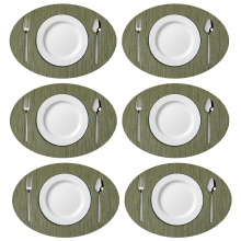 Sofisticada decoração de mesa com jogos americanos de vinil trançado, duráveis, antiderrapantes e com isolamento térmico, ideais para uso