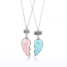 Colar com Pingente de Coração da Amizade (2 peças) - Ideal para Amigas, Formaturas e Aniversários - Joias em Liga Metálica para Meninas e Mu