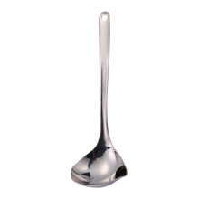 Elegante Saucenkelle, Küchenutensil aus Edelstahl mit Ausgießer und hochglanzpolierter Oberfläche, ideal zum Servieren und zur Bereicherung Ihres