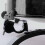 Épaulière en plastique noir avec surface en mousse 3