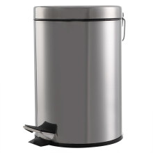 Lixeira moderna em aço inoxidável com pedal e base antiderrapante para reduzir o contato com bactérias na cozinha e no banheiro. Capacidade de 8