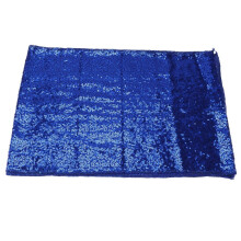 Donkerblauwe tafelkleed met pailletten voor een kerstbruiloft