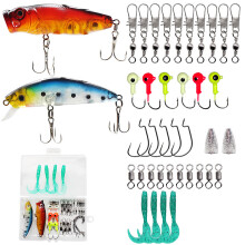 Kit de iscas de pesca com 40 peças por caixa, incluindo spinnerbaits, minhocas de plástico e jigs.