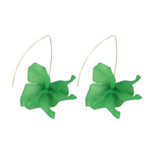 Brincos de resina com pingente de pétala de rosa - Brincos longos de acrílico com flores em camadas - Brincos de destaque com franjas florai