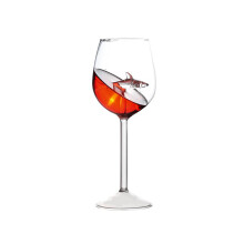 Kreativer Cocktailbecher mit Haien im Inneren, transparentes Rotweinglas mit Stielkelch-Silhouette, mundgeblasenes Glas für Whisky und