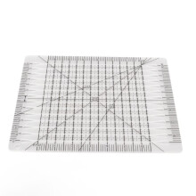 Quiltlineal aus transparentem Acryl mit präziser Skala
