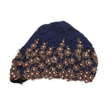 Turbante vintage bordado de encaje suave