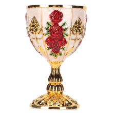 Gouden kelk 10 cm hoog, gemaakt van zinklegering met retro reliëf