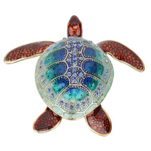 Aufbewahrungsmöglichkeit für eine Schmuckschatulle mit Strass-Schildkröten