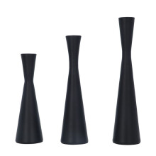 3 schwarze Kerzenständer im europäischen Stil