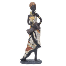 Estatua de tambor africano hecha a mano de aspecto realista
