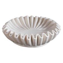 Bol ondulat cu caneluri pentru decorul camerei de zi, boluri decorative moderne cu volane negre și margine cu frunze de lotus, bol decorativ de