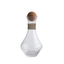 Sett med 12 firkantede champagneglass. Moderne design uten stilk. Musserende vinglass i premium, klart glass. Eleganse i hver slurk til risting.