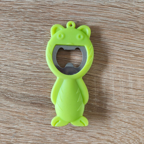 Apriscatole pratico e veloce, dal design creativo e accattivante, portatile e realizzato con materiali resistenti e durevoli. 2