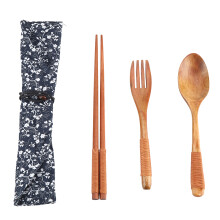 Reisbestekset, herbruikbaar, draagbaar, milieuvriendelijk, houten bestekset, lichtgewicht, stoffen etui, natuurlijk materiaal, corrosiebestendig.
