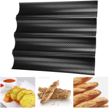 Baguetteform, doppelt beschichteter Kohlenstoffstahl, antihaftbeschichtet, perforiert für eine goldbraune Kruste, leicht zu reinigen, für den