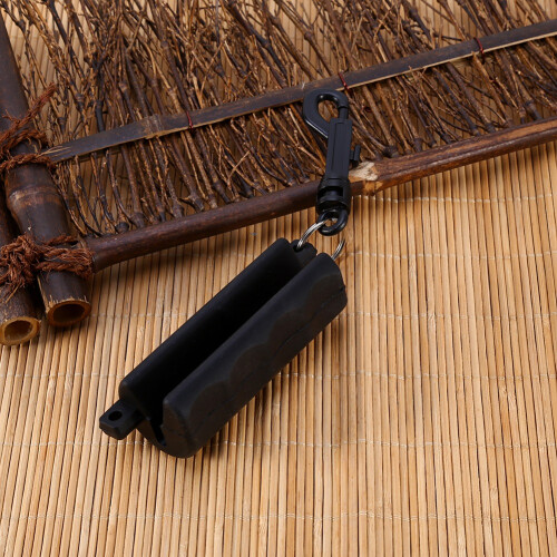 Convenient Keychain Archery Arrow Puller for Safe Target Practice 2