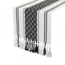 Camino de mesa tejido con estampado geométrico, camino de mesa bohemio de 14x72 pulgadas en blanco y negro, diseño de borla anudada a mano, estilo