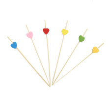 Milieuvriendelijke bamboe cocktailprikkers in hartvorm, betrouwbare, niet-giftige wegwerpprikkers voor decoratie op bruiloften en feesten.