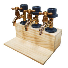 Användarvänlig designad spritdispenser, premiummässingsmaterial för långvarig användning, unik handgjord träwhiskydispenser, dryckesdispenser
