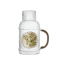 Elegante Wasserkaraffe, hitzebeständiger Glaskrug für kalte und heiße Getränke, einzigartiger Rattangriff, abnehmbarer Deckel, ideal zum