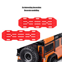 2 Stück rote Antirutschplatten zur Dekoration eines 1/10 RC-Crawler-Modells.