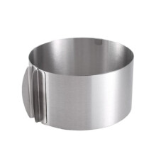 Moule à gâteau mousse réutilisable en acier inoxydable, avec cercle ajustable, idéal pour la pâtisserie maison et professionnelle.
