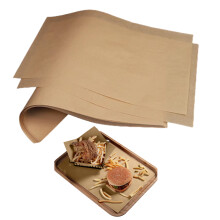 Quadrados de papel kraft natural pré-cortados, antiaderentes e resistentes à gordura, ideais para embrulhar alimentos. Papel ecológico para