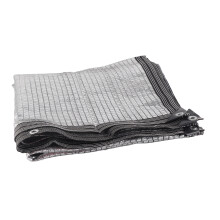 Tela de sombreamento externa com proteção UV para pátios. Tecido resistente com ilhós. Cor prateada. Solução de sombreamento de longa duração.