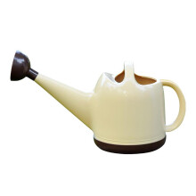 Gieter met lange tuit, gemaakt van PP-hars, met ergonomisch handvat. Geschikt voor binnen- en buitengebruik.