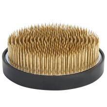 Support Ă fleurs en laiton, l'accessoire indispensable pour votre aventure Ikebana, assurant un maintien parfait des fleurs et la protection des