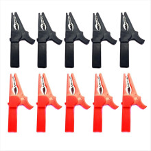 Lot de 10 pinces crocodiles 1000 V 32 A, robustes et entièrement isolées, pour batteries automobiles et tests électriques.