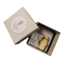 Schutzengel in Geschenkbox für einen besonderen Freund, handgefertigter Engel aus Holz mit Drahtflügeln und Karte