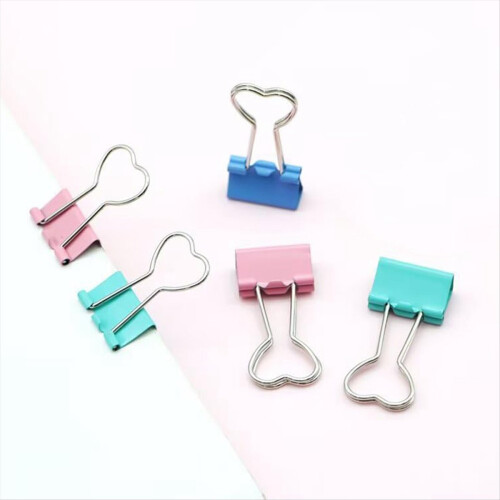 60 clips metálicos con forma de corazón, color verde. 2