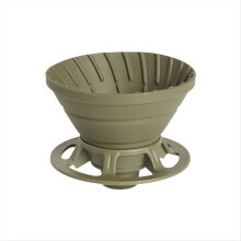 Gotero de café plegable de silicona reutilizable con soporte para filtro y espacio para taza.