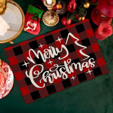 Conjunto de 4 jogos americanos de Natal rosa com árvores e neve para decoração de mesa e cozinha.