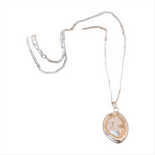 Collana di perle irregolari Collana leggera Accessori di lusso Collana irregolare di alta gamma Colore argento