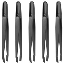 Conjunto de 5 pinças manuais antiestáticas de ponta plana em plástico preto, com 12 cm de comprimento.
