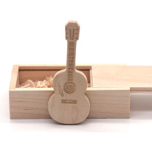 Personligt presentval, klassisk elegant design: Gitarrformat USB-minne 32 GB, för samlare och musikälskare, retro hantverk i lönnträ,