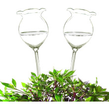 Arroseur durable et automatique pour plantes, en forme d'oiseau, avec globes en verre transparent, résistants et réutilisables.