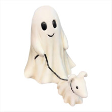 Standbeeld van een spookhond die zijn spookhond uitlaat