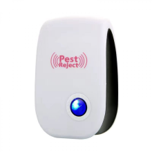 Lot de 4 répulsifs ultrasoniques anti-souris et anti-nuisibles électroniques.