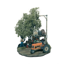 Woodland Scenics M112 Tractor Pit Stop HO Gauge