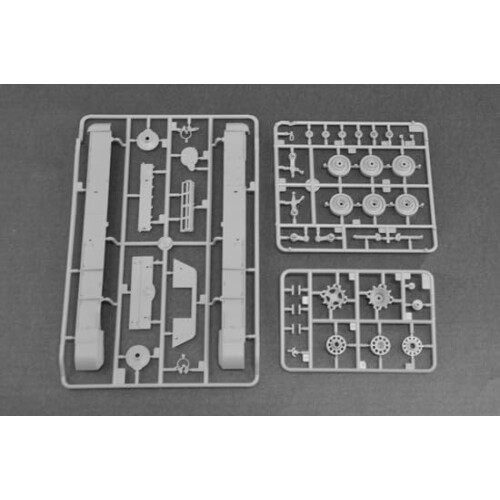 Trumpeter Russian 2S19 SelfPropelled Howitz Model Kit, 152mm 2