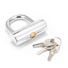 Kestv riippulukko ruostumaton, kiinte sylinteriminen avaimella ja 80 mm levell lukon rungolla ulkoautotalliin.