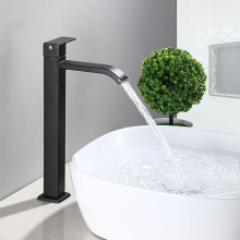 Schwarzer Wasserfall-Wasserhahn mit hohem Auslauf und hohem Einloch-Waschtischhahn mit Einhebel-Kupfer-Kühl- und Wasserarmatur für