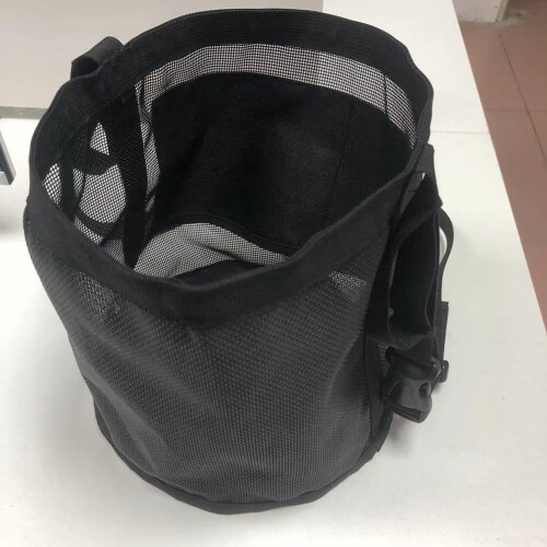 Muzzle Style Horse Feed Bag Size M Breathable Material Secure Fit Adjustability