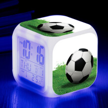 Fußball-Digitaluhr mit geräuschlosem Betrieb, zuverlässigem Wecker, farbigem LED-Nachtlicht, leuchtenden LED-Leuchten und multifunktionalem